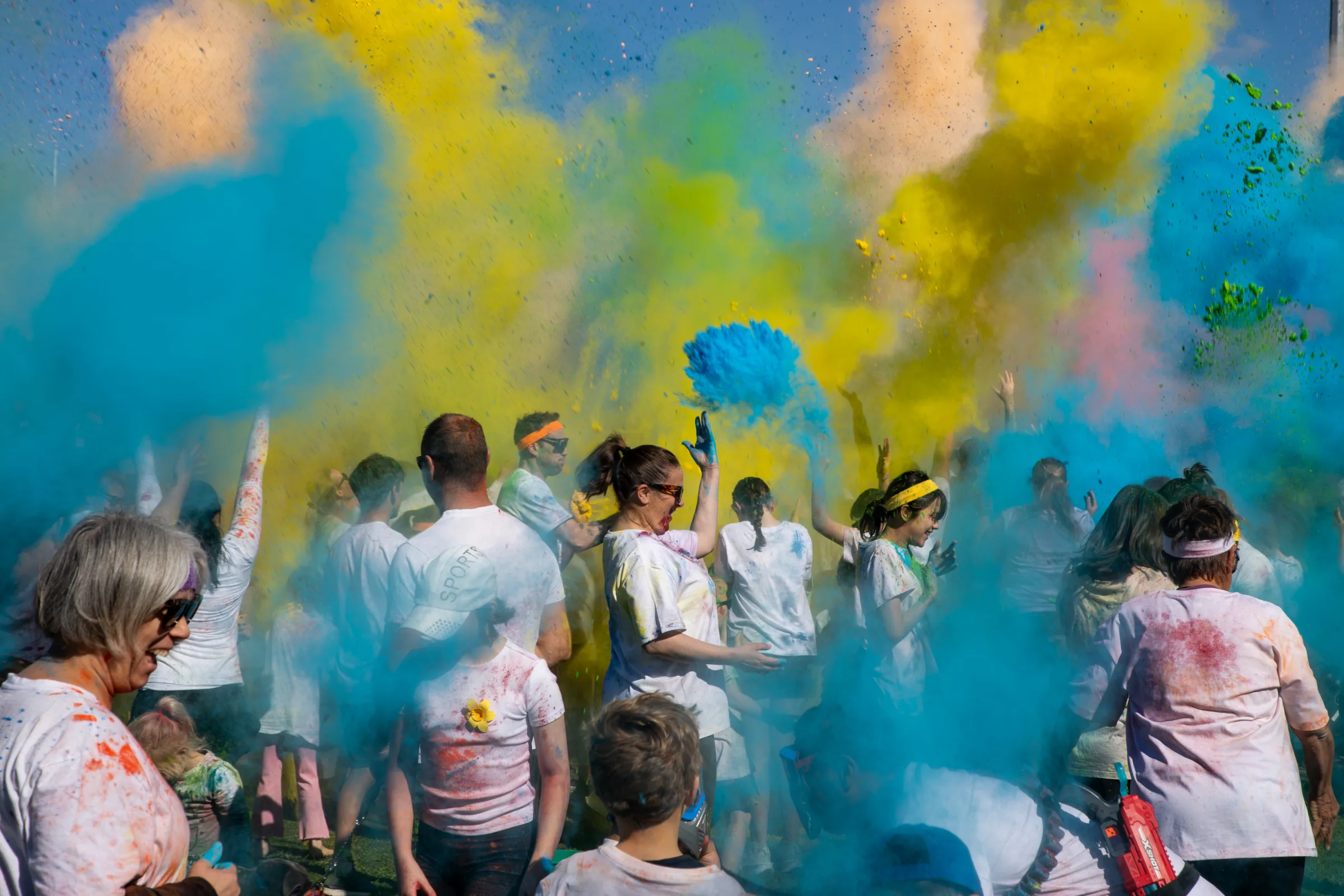 The inaugural colour run in support of the Cancer Society. Photo/Duncan Brown Photography.
